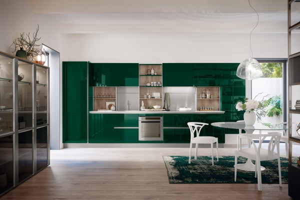 The spirit of a futuristic design.
A kitchen that makes minimalism its trump card, offering a new solution for functionality requirements. Its outstanding features include its pure flat door, the up-